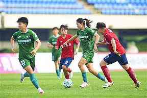 横滨水手补时追球未能阻止加冕，2025鹿岛主场见证第九冠